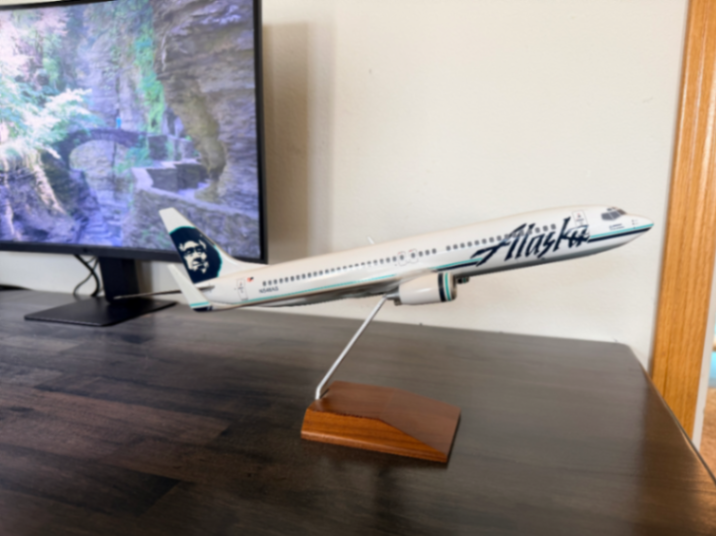 Alaska Airlines 737-800 Desk Model (1/100)