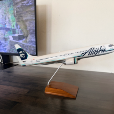 Alaska Airlines 737-800 Desk Model (1/100)